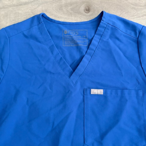 FIGS Technical Collection Size XS Blue Scrub Top. Pre-loved Condition. - Picture 2 of 7